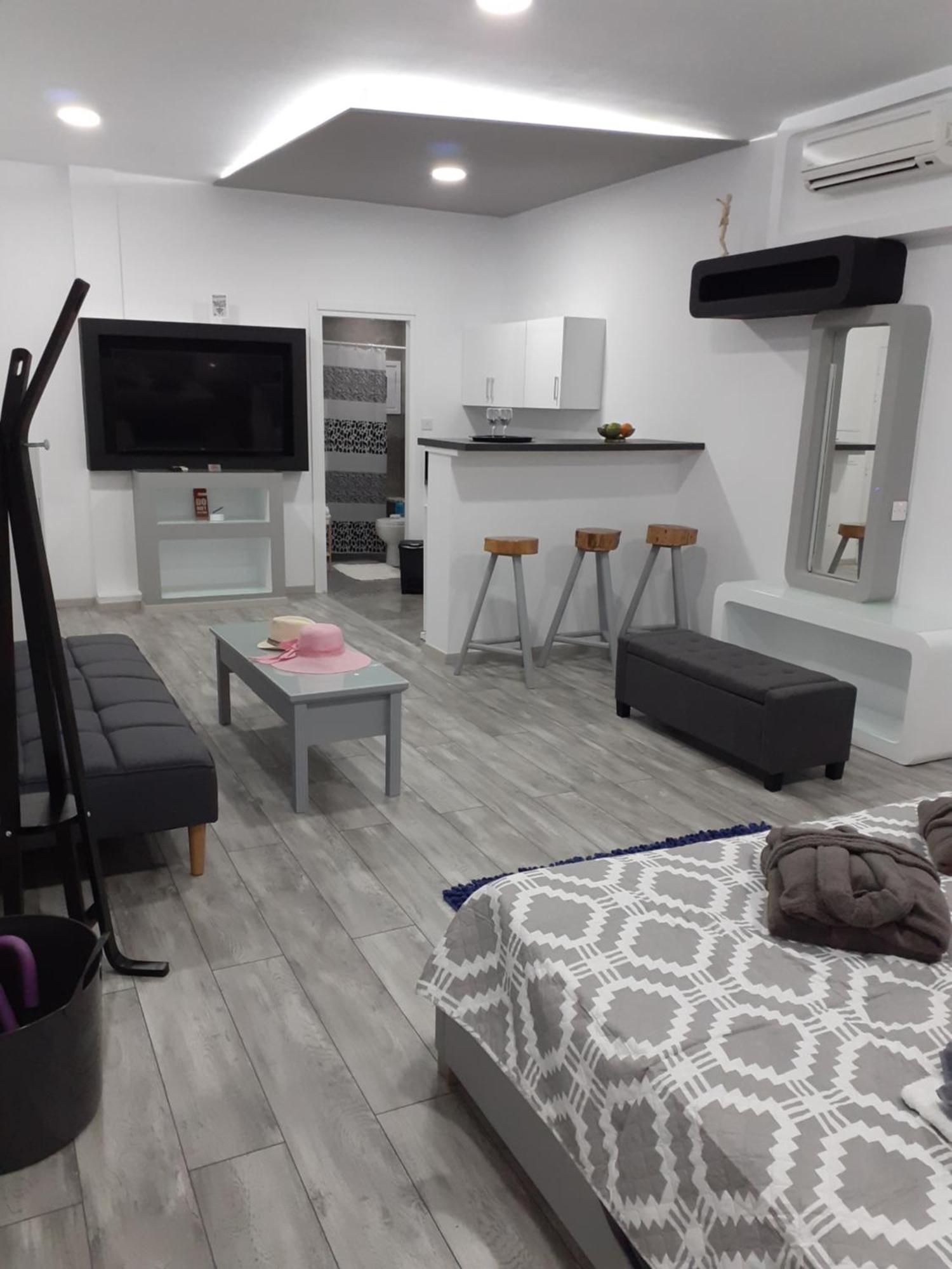 Deluxe Yiota'S Studio ! Klorakas Номер фото